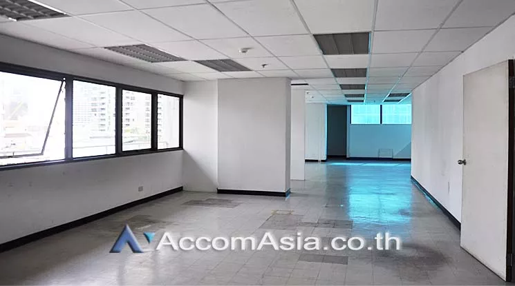 Split-type Air |  Office space For Rent in Silom, Bangkok  near BTS Surasak (AA10477)